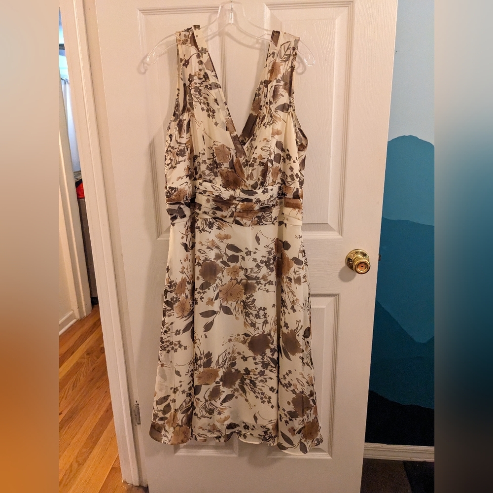 Scarlett cream and brown floral, chiffon dress, size 18W